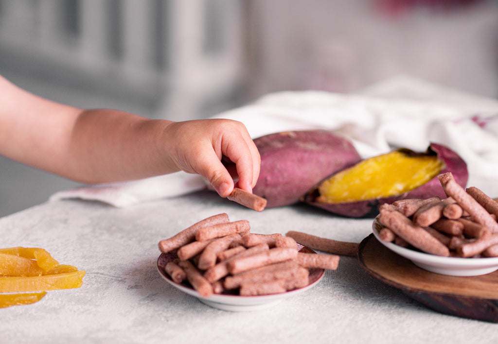 お芋の“皮”なのに甘いアップサイクル食品　社会課題にアプローチするさつまいもスナック「皮いいね」が登場